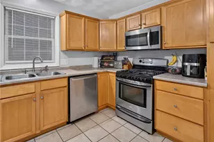 87 N Bend St, Pawtucket, RI 02860 - Photo 8