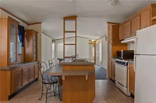 34 Langdon Ave, Pawtucket, RI 02861 - Photo 16