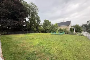 28 Arthur St, West Warwick, RI 02893 - Photo 2