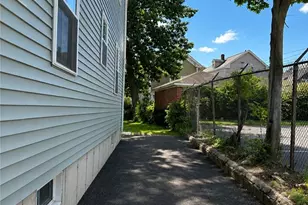 134 Florence St, Providence, RI 02909 - Photo 18