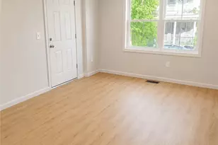 134 Florence St, Providence, RI 02909 - Photo 4