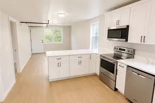 134 Florence St, Providence, RI 02909 - Photo 4
