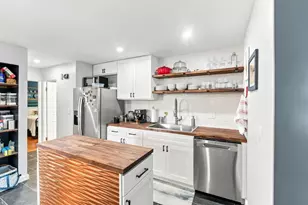 41 Rochambeau Ave, Providence, RI 02906 - Photo 20