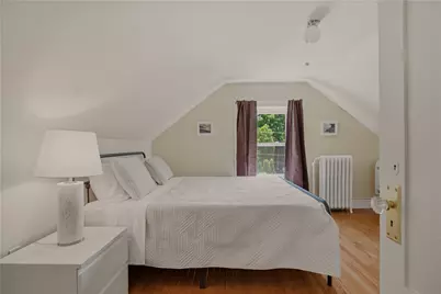 21 Clinton Avenue, Newport, RI 02840 - Photo 16