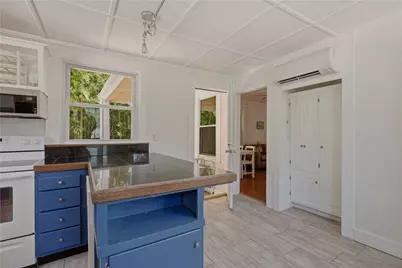 21 Clinton Avenue, Newport, RI 02840 - Photo 12