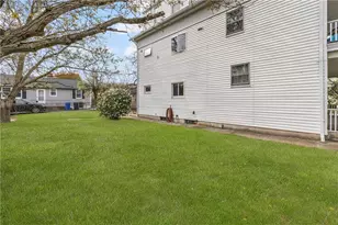 1561 Cranston St, Cranston, RI 02920 - Photo 16