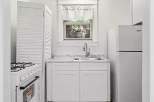 249 W Main Rd, Middletown, RI 02842 - Photo 4