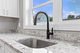 33 Tower St, Pawtucket, RI 02860 - Photo 4
