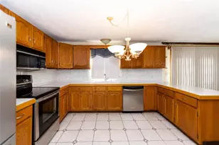 25 Ardway Ave, Warwick, RI 02889 - Photo 4