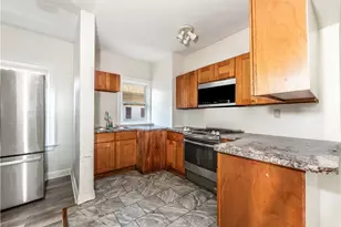 31 Grosvenor Ave, Providence, RI 02908 - Photo 12