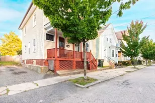 31 Grosvenor Ave, Providence, RI 02908 - Photo 2
