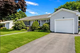 94 Wampanoag Trl, East Providence, RI 02915 - Photo 2