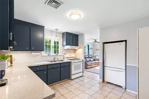 94 Wampanoag Trl, East Providence, RI 02915 - Photo 4
