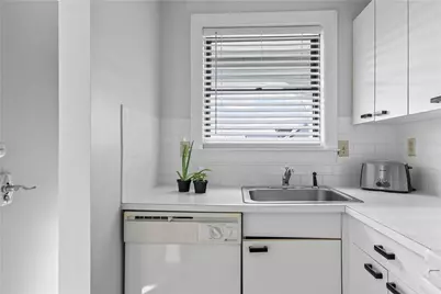 580 Thames Street #B2, Newport, RI 02840 - Photo 12