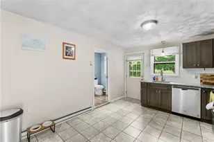 27 Faxon St, West Warwick, RI 02893 - Photo 10
