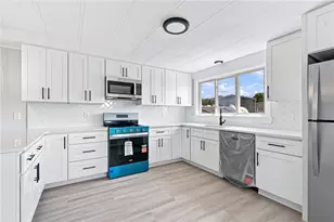 21 Cathy Cir, Portsmouth, RI 02871 - Photo 2