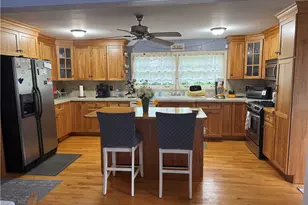 10 Isabelle Dr, Narragansett, RI 02882 - Photo 2