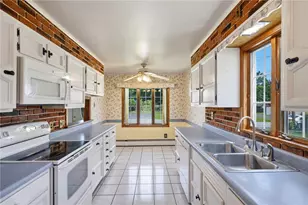 22 Hatfield St, North Kingstown, RI 02852 - Photo 6