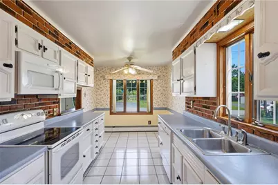 22 Hatfield Street, North Kingstown, RI 02852 - Photo 6