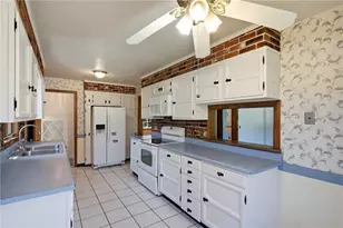 22 Hatfield St, North Kingstown, RI 02852 - Photo 8