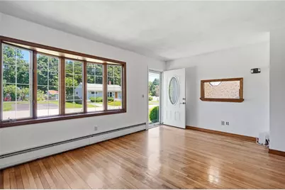 22 Hatfield Street, North Kingstown, RI 02852 - Photo 4