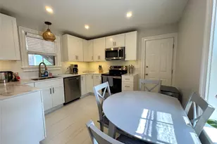 8 Barney St, Newport, RI 02840 - Photo 2
