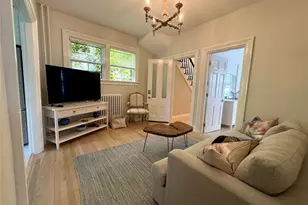 8 Barney St, Newport, RI 02840 - Photo 2
