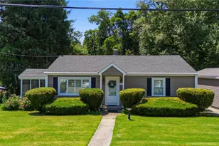 44 Desmarais St, Cumberland, RI 02864 - Photo 2