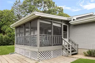 68 Birchwood Dr, Narragansett, RI 02882 - Photo 8