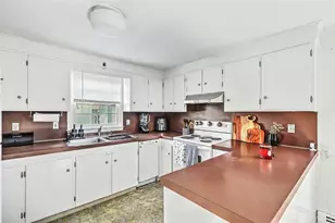 155 Lowden St, Pawtucket, RI 02860 - Photo 12