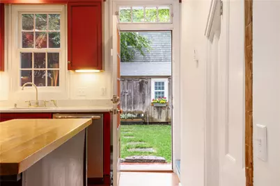 37 Arnold Street, Providence, RI 02906 - Photo 12