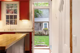 37 Arnold St, Providence, RI 02906 - Photo 12
