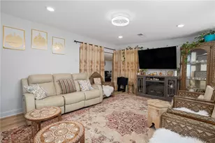 807 Pontiac Ave, Cranston, RI 02910 - Photo 8