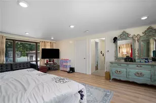 807 Pontiac Ave, Cranston, RI 02910 - Photo 14