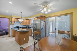 204 Knollwood Dr, Woonsocket, RI 02895 - Photo 8