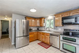 3 Sutton St, Smithfield, RI 02828 - Photo 4
