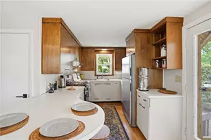 407 Smithfield Ave, Pawtucket, RI 02860 - Photo 4
