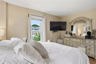 104 Fairview Ave, Pawtucket, RI 02860 - Photo 12