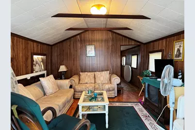 16 East Andrew Comstock Avenue, Warwick, RI 02886 - Photo 4