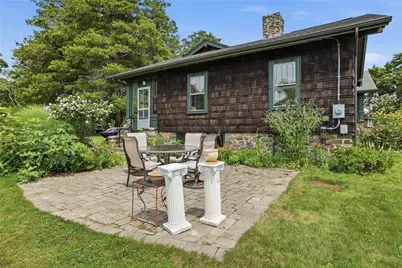 14 Wood Avenue, Narragansett, RI 02882 - Photo 4