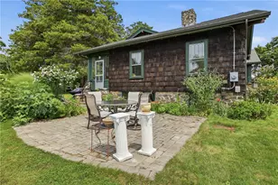 14 Wood Ave, Narragansett, RI 02882 - Photo 4