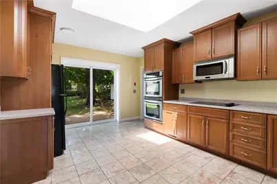 278 Green End Avenue, Middletown, RI 02842 - Photo 8