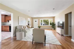 278 Green End Ave, Middletown, RI 02842 - Photo 2