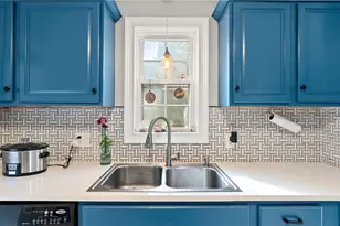 51 Torrington Dr, Warwick, RI 02889 - Photo 10