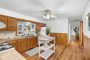 27 Gorizia St, Pawtucket, RI 02860 - Photo 8