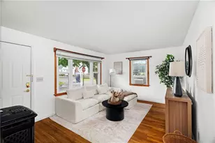 27 Gorizia St, Pawtucket, RI 02860 - Photo 4