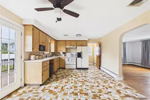 89 Sharon St, Cranston, RI 02910 - Photo 10