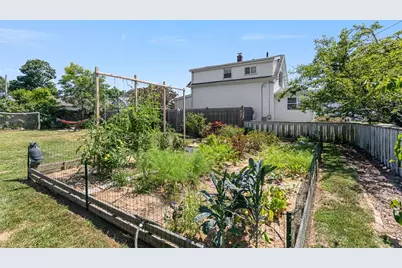 10 Wannisett Avenue, East Providence, RI 02915 - Photo 18