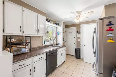 10 Wannisett Avenue, East Providence, RI 02915 - Photo 4