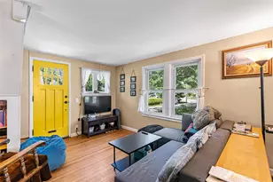 10 Wannisett Ave, East Providence, RI 02915 - Photo 4